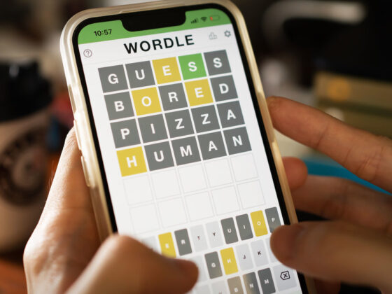 Apple offers new game aimed at Wordle fans