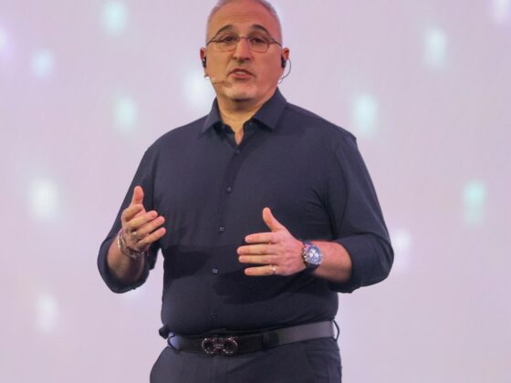 At Hewlett Packard Enterprise, CEO Antonio Neri is negotiating with an activist investor with a history of forcing out chief executives