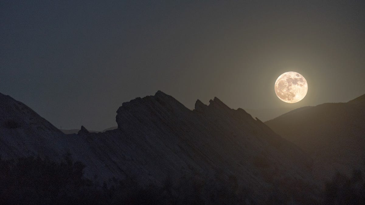 August's Full Sturgeon Moon Lines Up With Perseids, Saturn, Venus and Jupiter
