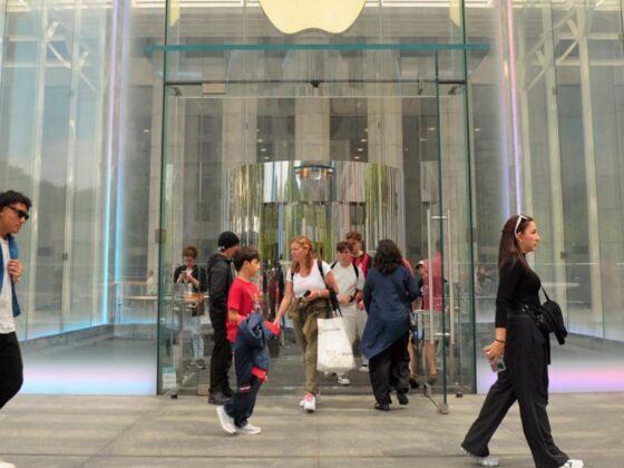 Big Tech Climb Powers S&P 500, Nasdaq to New Records