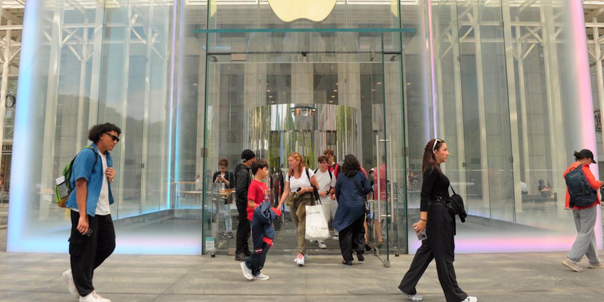 Big Tech Climb Powers S&P 500, Nasdaq to New Records