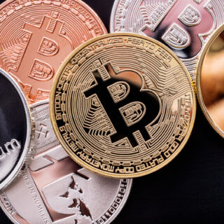 Bitcoin Enters Wyckoff Distribution — Time For Altcoins To Shine?