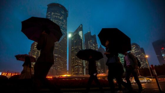 Chinese stocks go down at night because no one trusts anyone: study