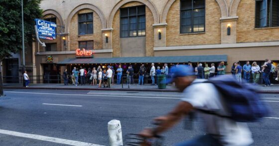 Cole’s French Dip to remain open temporarily as crowds surge