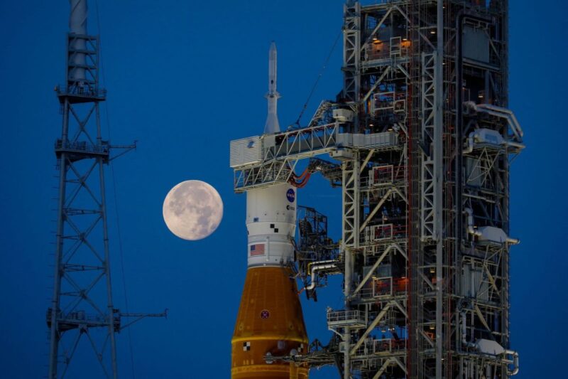 Congress just greenlit a NASA moon plan opposed by Musk and Isaacman Congress just greenlit a NASA moon plan opposed by Musk and Isaacman