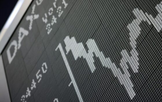 Dollar rises on EU-US trade deal but European stocks turn sour