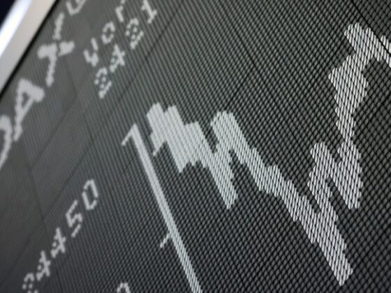 Dollar rises on EU-US trade deal but European stocks turn sour