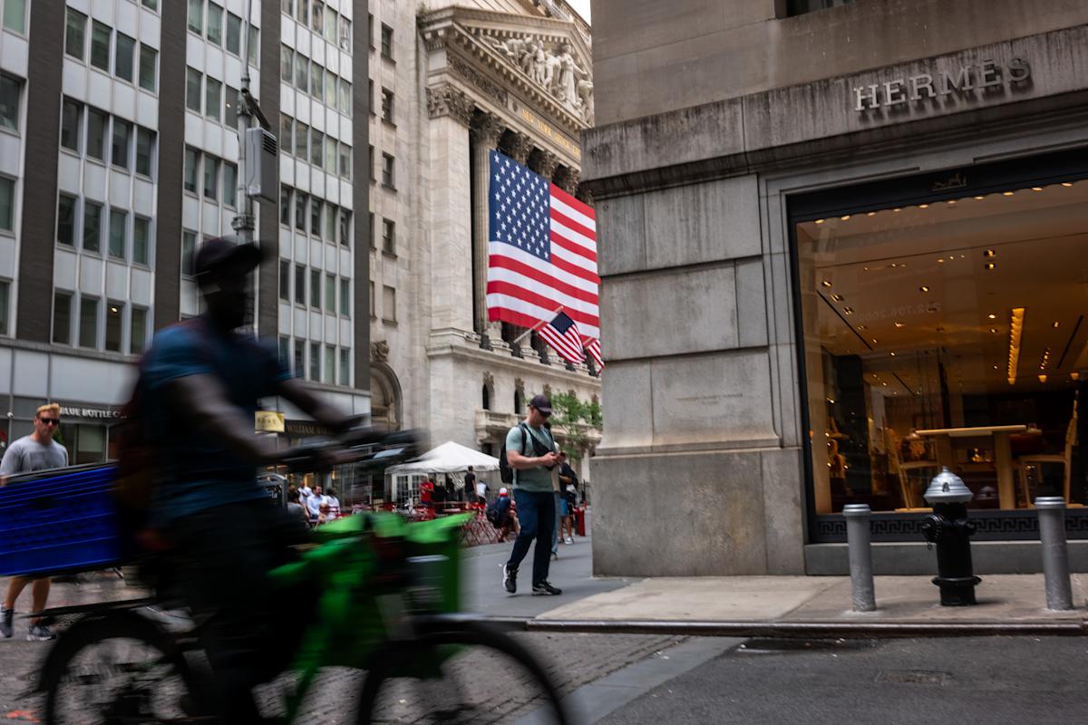 Dow, S&P 500, Nasdaq futures trade flat ahead of week poised to shake markets