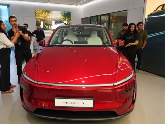 Dow jumps, S&P 500 and Nasdaq pace toward records to start Big Tech-dominated earnings week