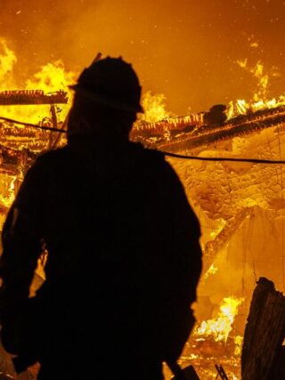 Edison offers to pay Eaton fire victims for damages, in move to avoid litigation