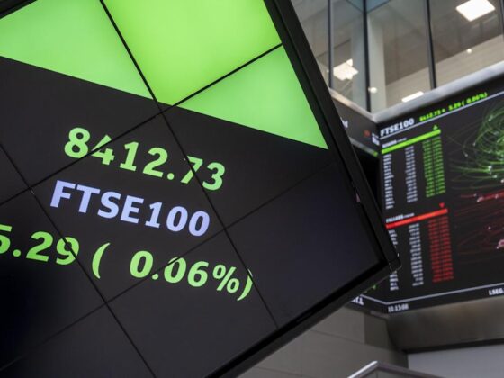 FTSE 100 ends flat ahead of likely US rate hold