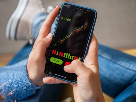 From Tweets to Trades: The Risks of Social Media in Investing