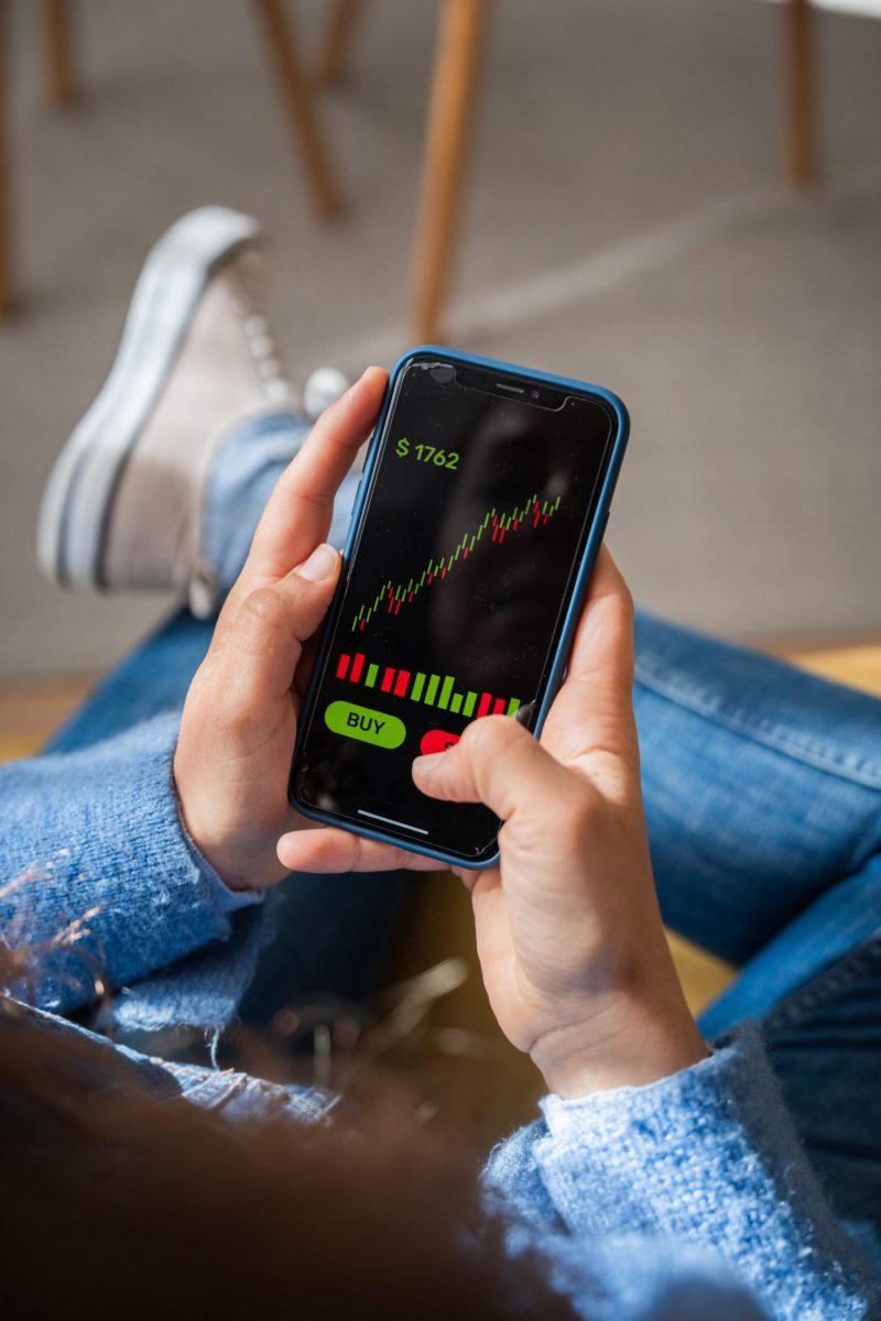 From Tweets to Trades: The Risks of Social Media in Investing