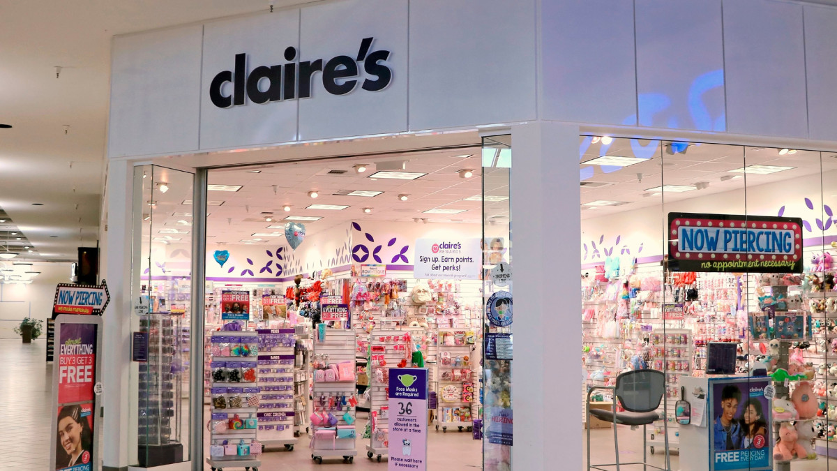 Iconic mall retailer faces second Chapter 11 bankruptcy, closure