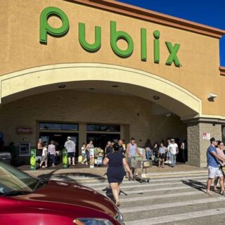 Is Publix open on the 4th of July?