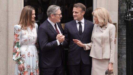 Keir Starmer and Emmanuel Macron close in on migrant returns deal