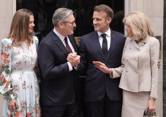 Keir Starmer and Emmanuel Macron close in on migrant returns deal