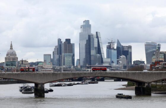 London outperforms European peers as traders cheer strong UK earnings