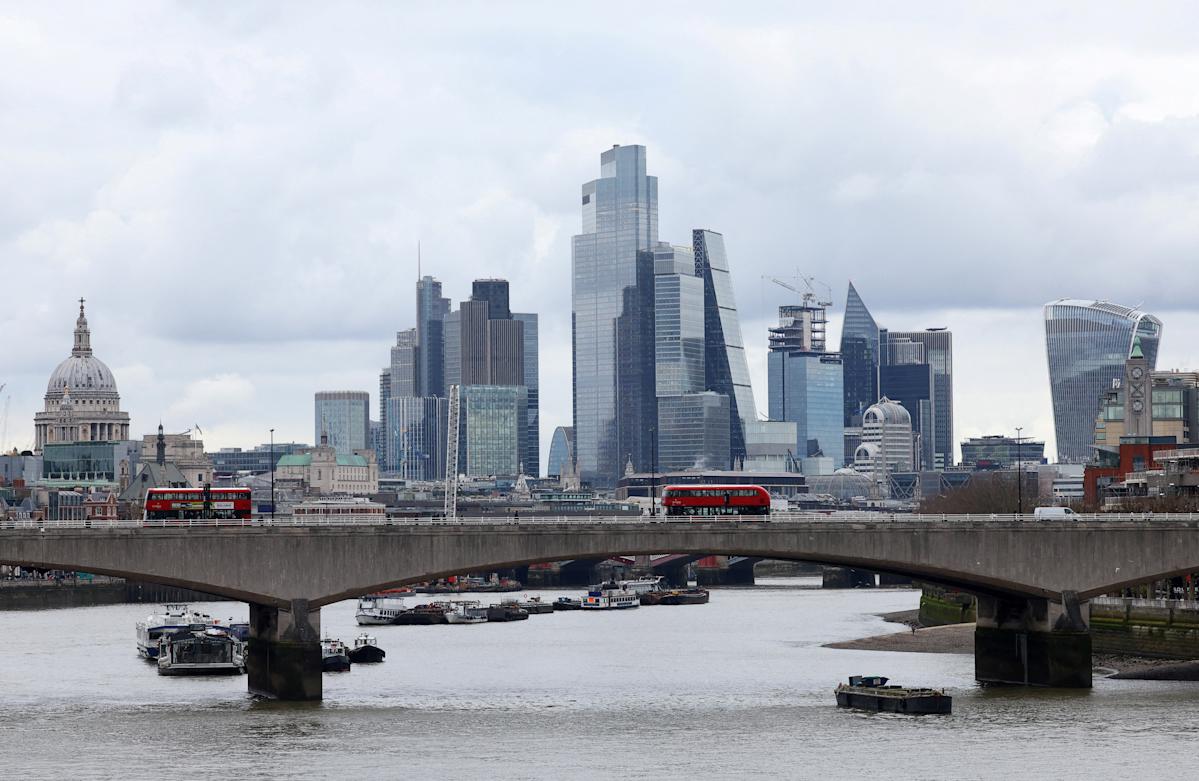 London outperforms European peers as traders cheer strong UK earnings