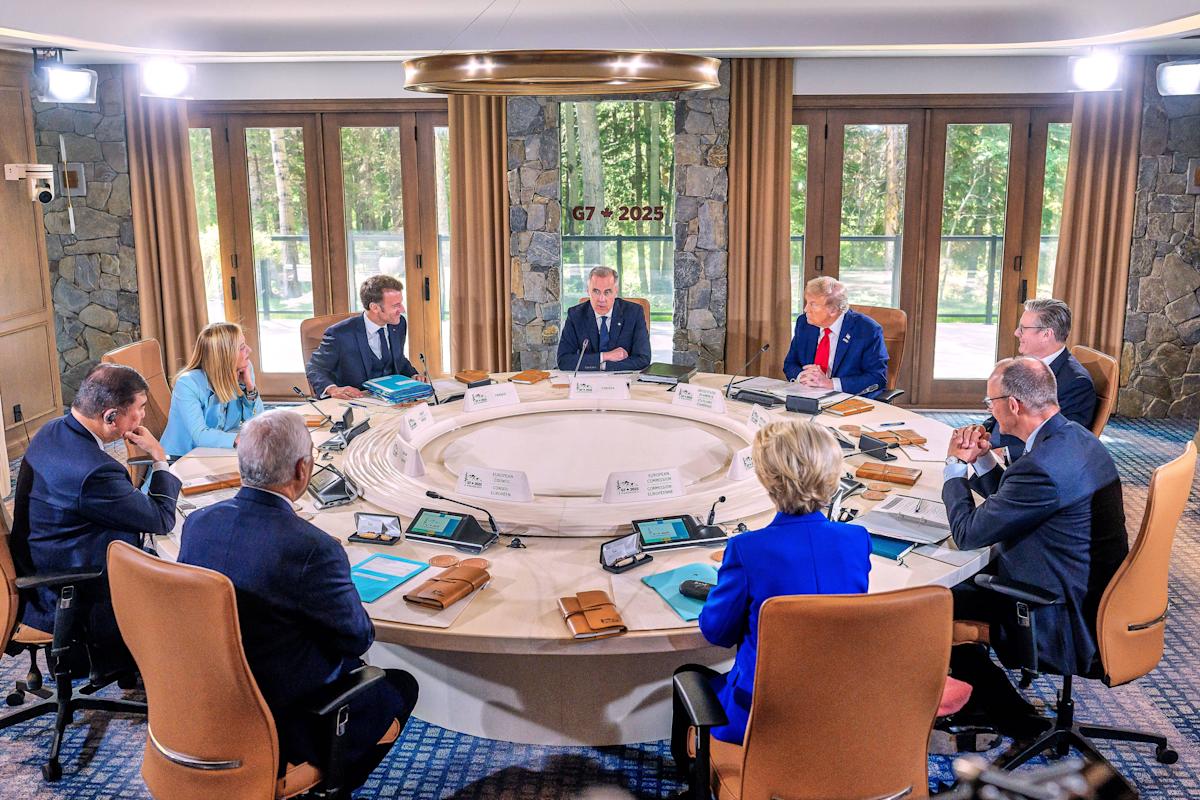 London up and European markets dip amid fresh Trump tariff threats