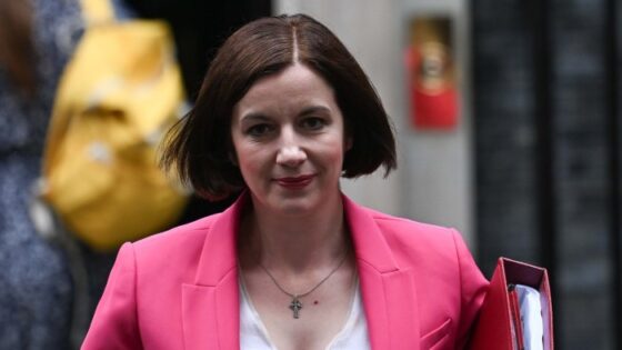 Ministers to launch £500mn scheme to help struggling families