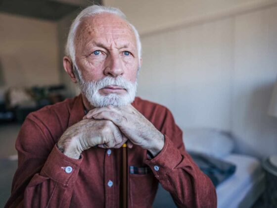 My brother-in-law left 0K to a friend. He experienced oxygen deprivation due to COPD. Can my husband contest the will?