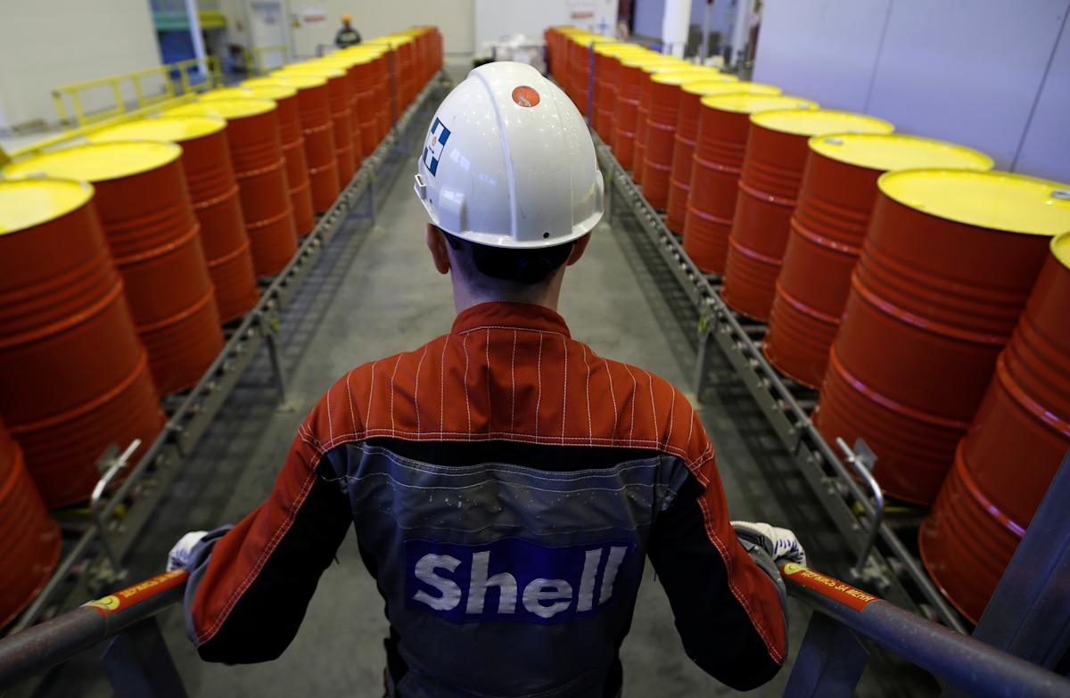 Oil steady on strong gasoline demand and weaker dollar