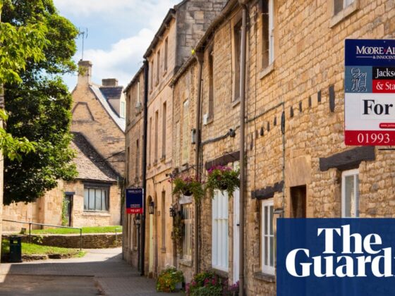 Property prices flat in June amid signs UK job market may be ‘softening’ | Housing market