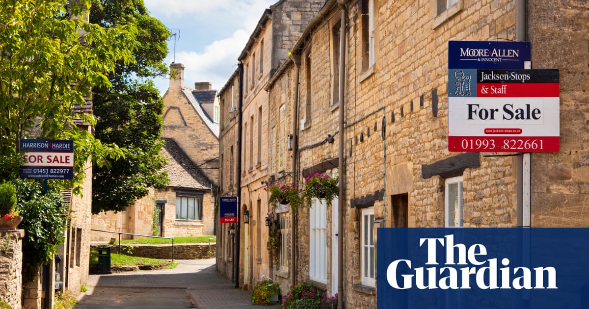 Property prices flat in June amid signs UK job market may be ‘softening’ | Housing market