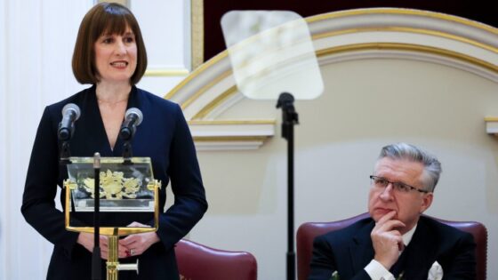 Rachel Reeves to hail fiscal ‘stability’ and City risk-taking in Mansion House speech