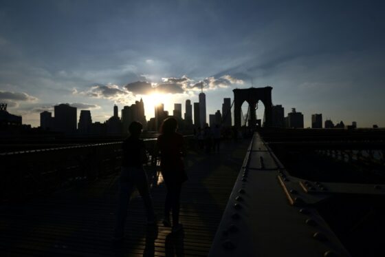 Resilient US economy spurs on stock markets