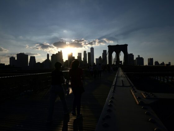 Resilient US economy spurs on stock markets