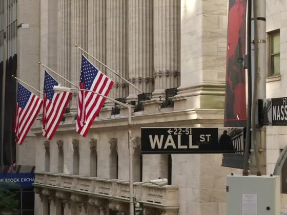 S&P 500, Nasdaq close again at record highs, trade choppy