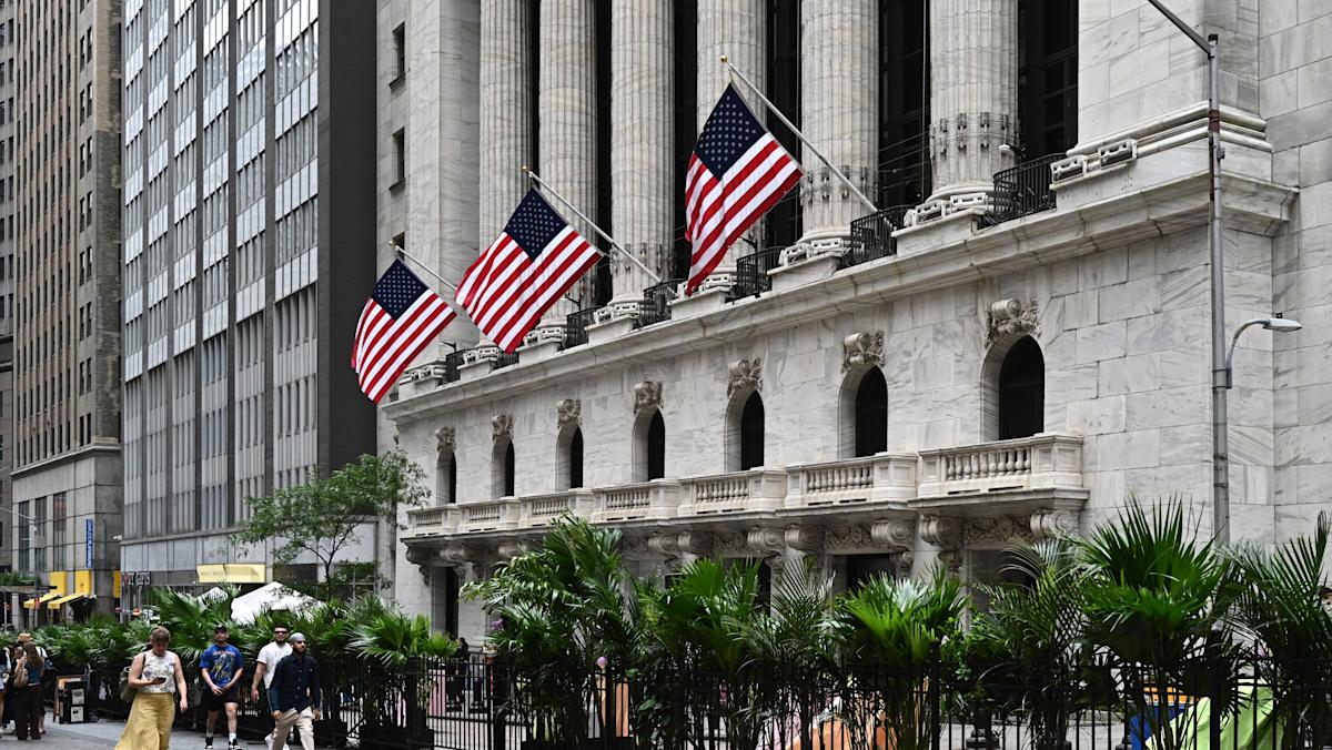 S&P 500 closes at another new record high after US–Vietnam deal