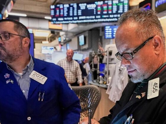 S&P 500 Breaks Winning Streak After U.S.-China Meeting Ends Without a Deal