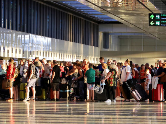 American Airlines, other major carriers delay over 4,000 flights