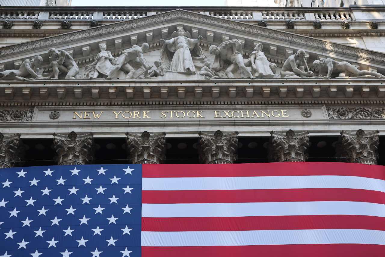 Stocks and U.S. government bonds sell off in tandem Friday as trade jitters cool rally