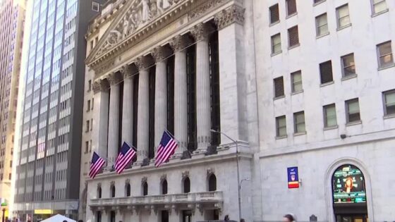 Stocks end flat to lower after report of Trump mulling more tariffs