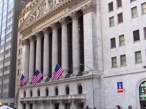 Stocks end flat to lower after report of Trump mulling more tariffs