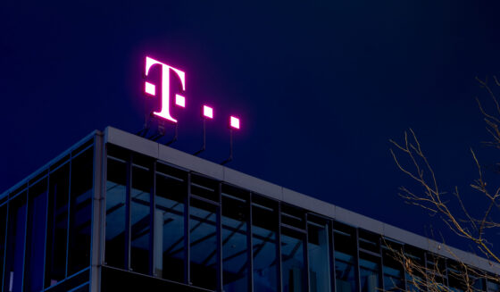 T-Mobile (TMUS) Stock Upgraded Despite Concerns Over Fiber Strategy and Market Slowdown