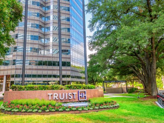 Truist to maintain dividend after SCB improved in stress test (TFC:NYSE)
