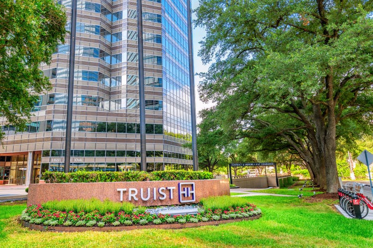 Truist to maintain dividend after SCB improved in stress test (TFC:NYSE) Truist to maintain dividend after SCB improved in stress test (TFC:NYSE)