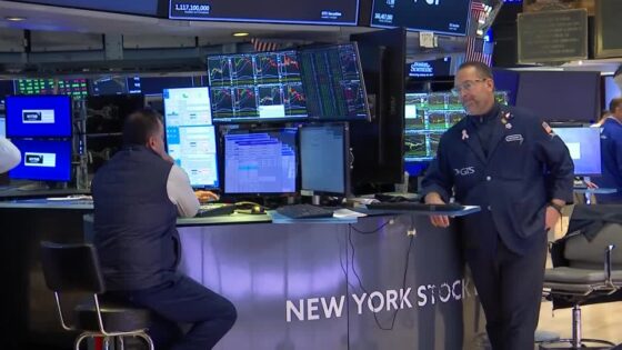 Wall St ends modestly higher ahead of earnings, economic data