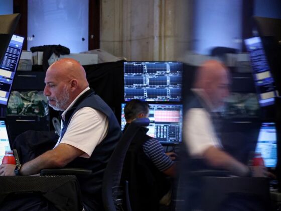 Wall Street mixed as markets balance trade talks against tariffs’ impact on results