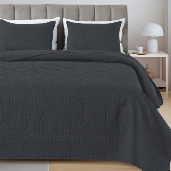 Walmart is selling a 'beautiful'  3-piece quilt set for only , and shoppers call it 'great for summer'