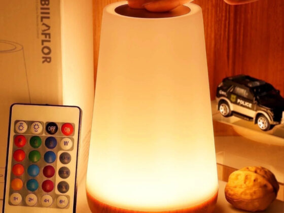 Walmart is selling a 'modern'  touch lamp for , and it has 500+ perfect ratings