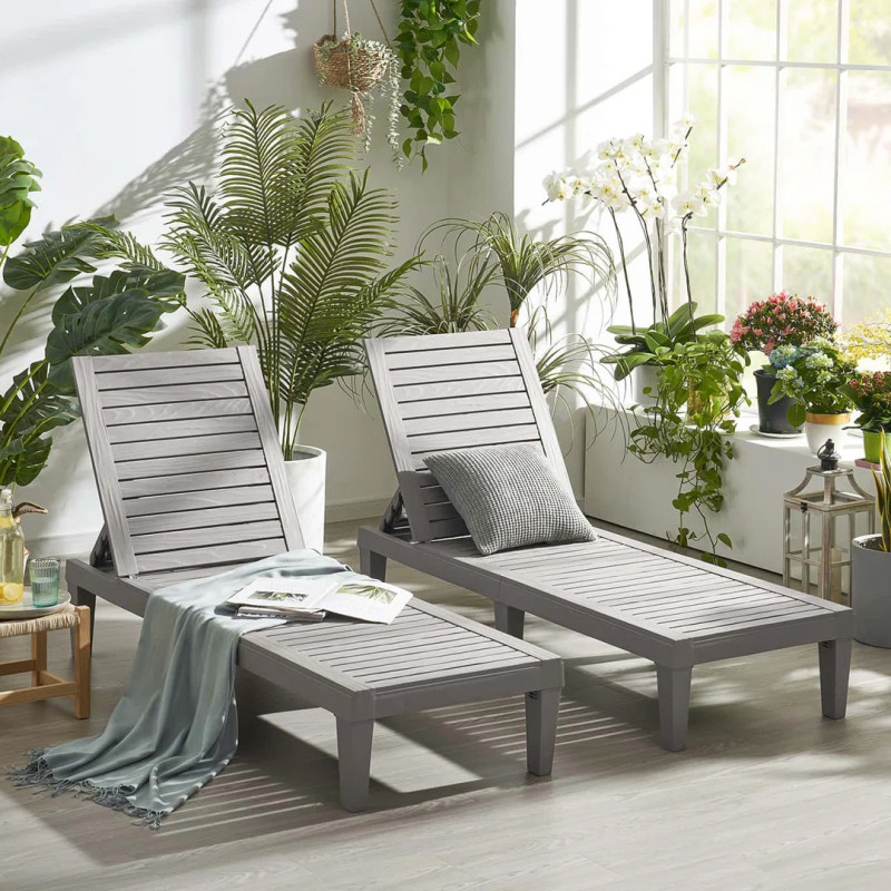 Wayfair is selling 'comfortable' $675 outdoor lounge chairs for just $180 that are 'perfect for the pool'