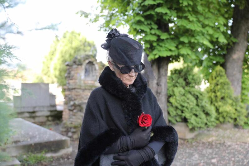 When my friend was on her deathbed, her parents took ,000 in cash and won’t give it to her son. Do we tell him?