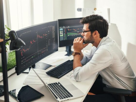1 Reason to Buy This Beaten-Down Artificial Intelligence (AI) Stock, and 2 Reasons to Sell