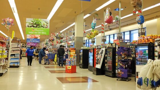 111-year-old grocery store chain announces major closures in 4 states